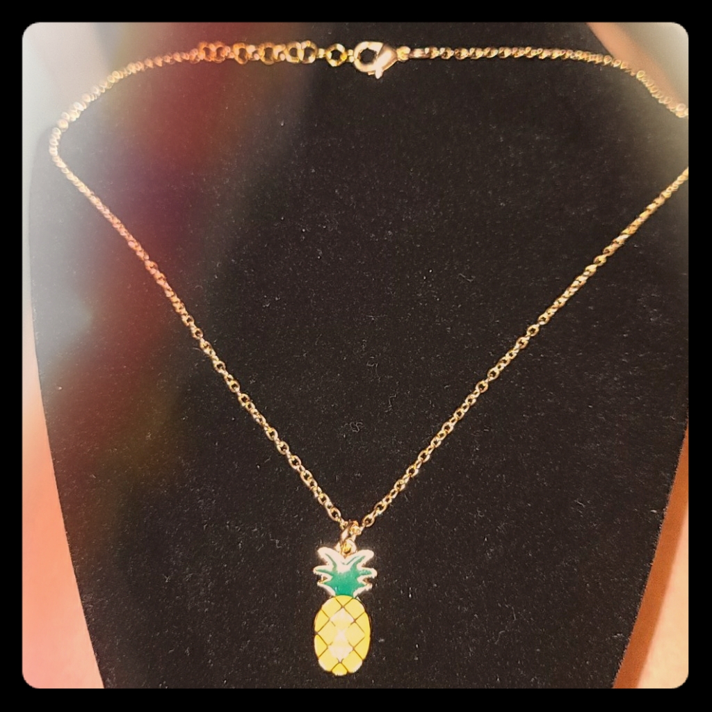 Handmade Gold Pineapple Necklace Handmade Gold Pineapple Necklace